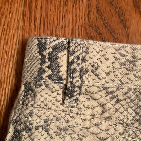 Zara Women Premium Denim Collection Jeans, Grey Snake Print, 5-Pocket, Sz 4 - Picture 12 of 15
